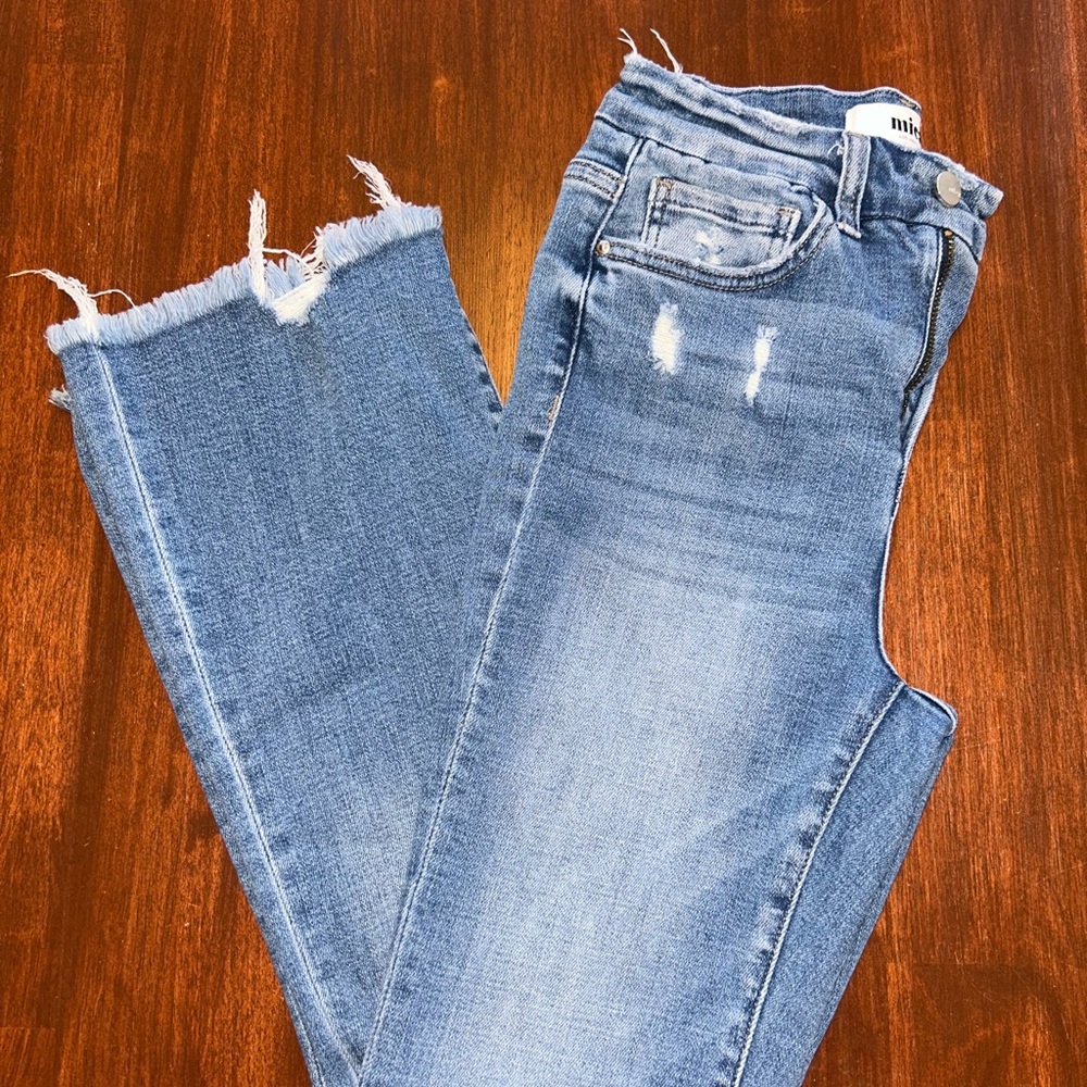 Distressed Women's Cropped Jeans